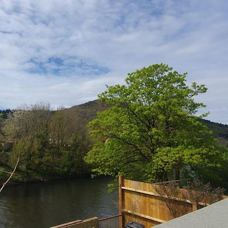 Ty Taf 2 Bed Cottage With Deck & Easy Transport Links Cardiff Exteriér fotografie